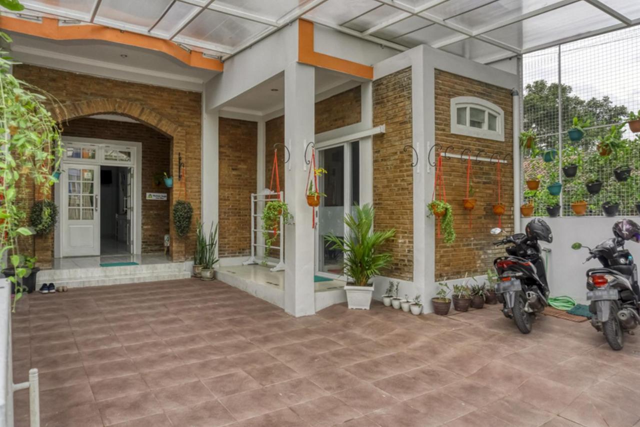 Reddoorz Near Sindu Kusuma Edupark 2 Hotell Cebongan Exteriör bild