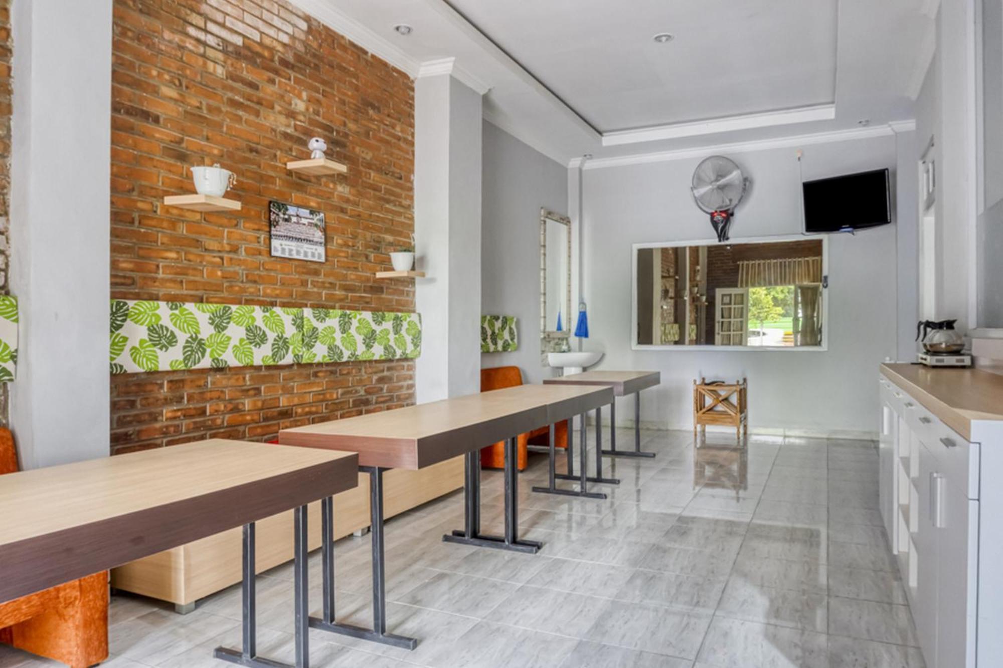 Reddoorz Near Sindu Kusuma Edupark 2 Hotell Cebongan Exteriör bild