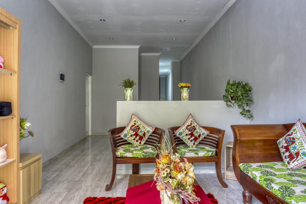 Reddoorz Near Sindu Kusuma Edupark 2 Hotell Cebongan Exteriör bild