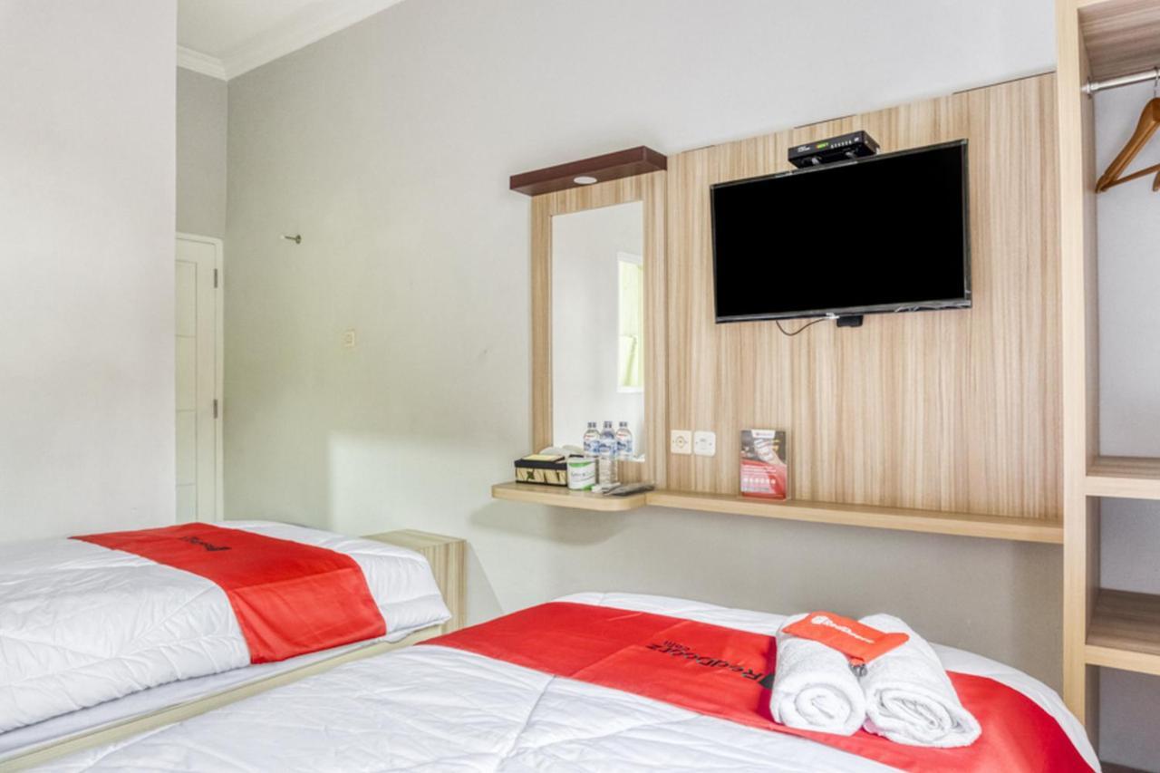 Reddoorz Near Sindu Kusuma Edupark 2 Hotell Cebongan Exteriör bild